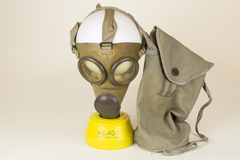 Maschera antigas italiana completa di custodia